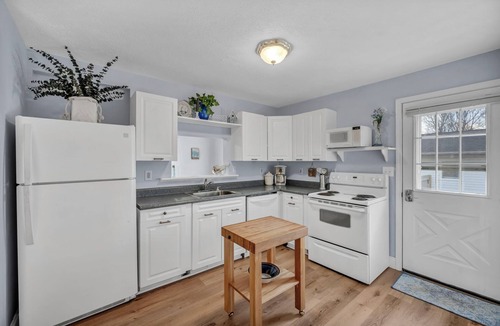 Madison-on-the-Lake House | Perfect Blissful 3 Bedroom Retreat Near Lake Erie, Spire, Wine Country, & Trails