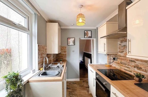 Abertillery House | Perfect Booking | 3 Bed Home in Abertillery