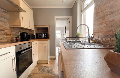 Abertillery House | Perfect Booking | 3 Bed Home in Abertillery