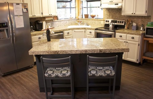 Arnold Ski Chalet | Perfect Cabin for Family Holiday Gatherings - convenient Arnold BLS location!