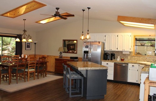 Arnold Ski Chalet | Perfect Cabin for Family Holiday Gatherings - convenient Arnold BLS location!