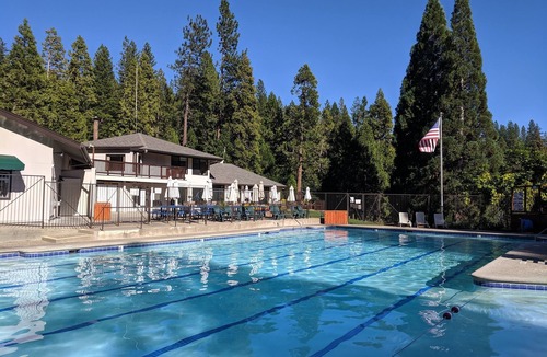Arnold Ski Chalet | Perfect Cabin for Family Holiday Gatherings - convenient Arnold BLS location!