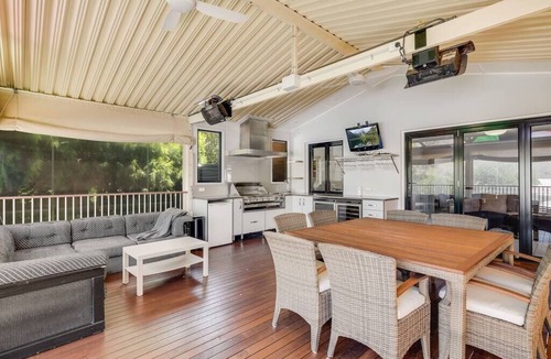 Rangeville Apartment | Perfect CDB & Parkland Fringe!