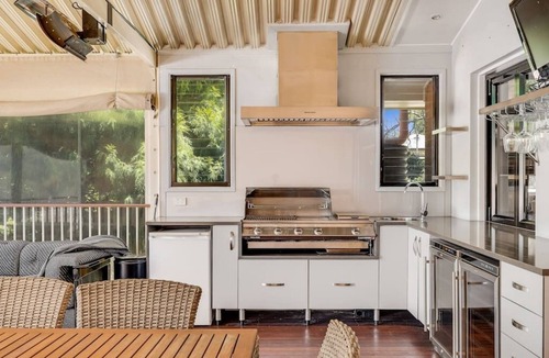 Rangeville Apartment | Perfect CDB & Parkland Fringe!