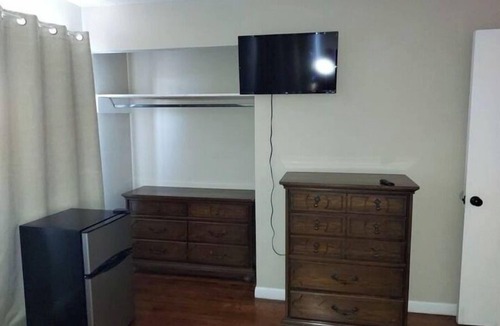 Rosewood House | Perfect commute.lots of room and free parking!