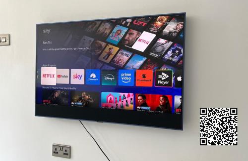 Waltham Cross House | Perfect Contractor house-3 free parking space-EV charging-Secure-Quiet-Modern