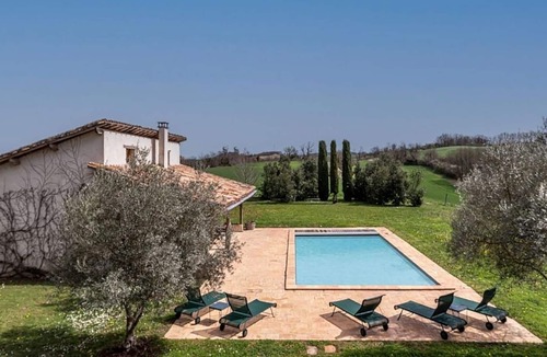 Montdurausse Villa | Perfect Countryside Retreat, Private Heated Pool & Panoramic Views - 5mins from Monclar-de-Quercy!
