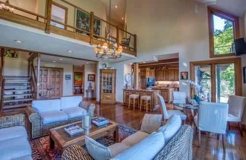 Stowe Area House | Perfect Country Getaway! 10 Minutes to The Slopes and 5 Minutes To The Village!