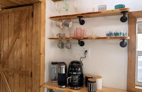 Rowland Cabin | Perfect Couples’ Cabin: Fireplace, Firepit, & Wine Nearby