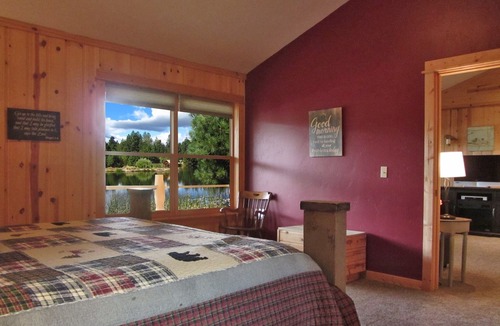 Deschutes River Woods Cottage | Perfect couples get away home with Private Hot Tub