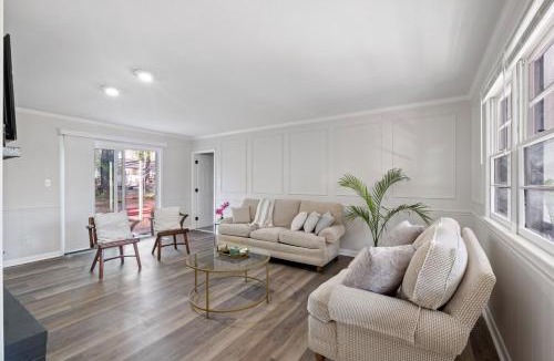 Garner House | Perfect cute home in Garner with firepit & king bed