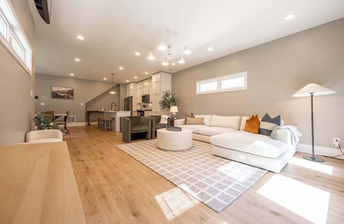 Indianapolis House | Perfect Downtown Location | Modern 3BR/3BA Home