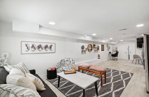West Bristol House | Perfect Escape! Luxurious High-End Modern Oasis
