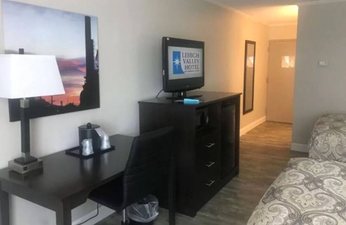 Bethlehem House | Perfect Escape! Swimming Pool, Nightclub, Near Allentown Art Museum!