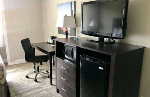 Bethlehem House | Perfect Escape! Swimming Pool, Nightclub, Near Allentown Art Museum!