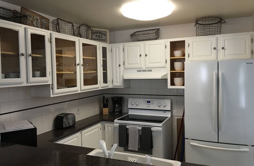 Glenwood Grove - North Iris Condo | Perfect Executive Style Home. Available now May to June 22.