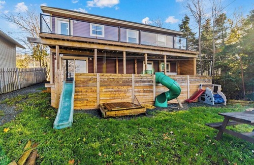 Terra Nova House | Perfect Family Getaway with Hot Tub