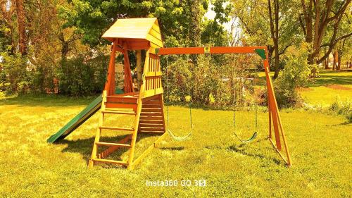 Hummelstown Villa | Perfect Family Getaway! Steps from Attractions