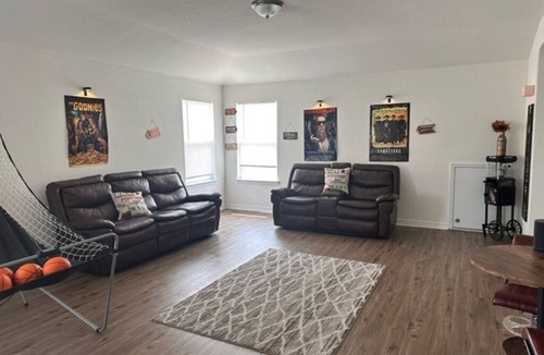 Seguin House | Perfect Family Getaway close to Schlitterbahn/Lake McQueeney/River Walk