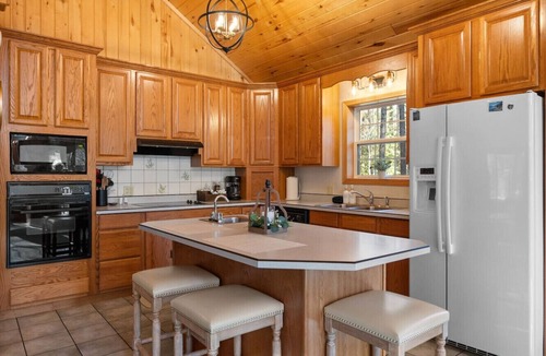 Coram House | Perfect Family Getaway* Large Dining Table