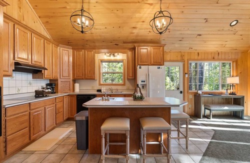 Coram House | Perfect Family Getaway* Large Dining Table