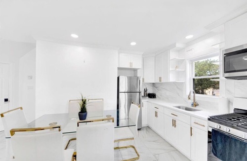 Bryn Mawr House | Perfect Family Getaway/5BR Home/6 Queen Beds/Free Parking