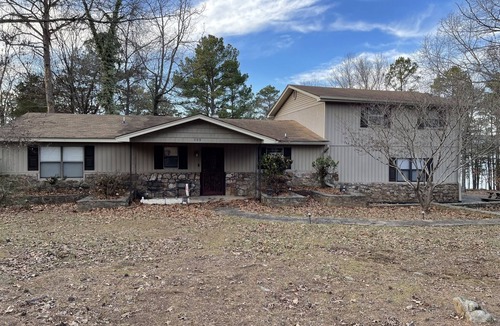 Greers Ferry House | Perfect family sized lakefront home! Enjoy Greer’s Ferry lake from the backyard.