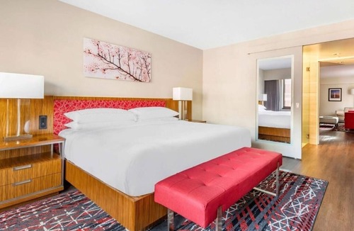 West End Hotel | Perfect Family Stay in the Heart of the City l 4 Rooms w/Free Breakfast