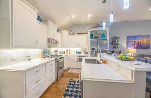 Graford Cottage | Perfect fisherman’s getaway. Picturesque cottage on deep water cove.