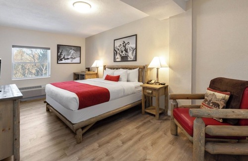 Iron Mountain Hotel | Perfect for Adventures- Experience Luxury Chalet | Explore & Unwind