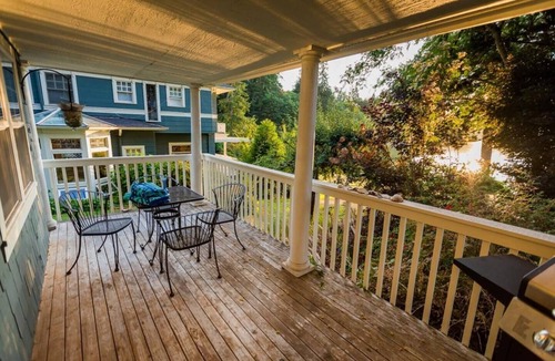 Home Cottage | Perfect for an anniversary trip!