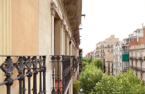 El Poble-sec Apartment | Perfect for big families, business travels and groups of friends!