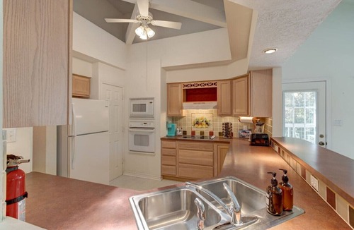 Tomball House | Perfect for Business Professionals