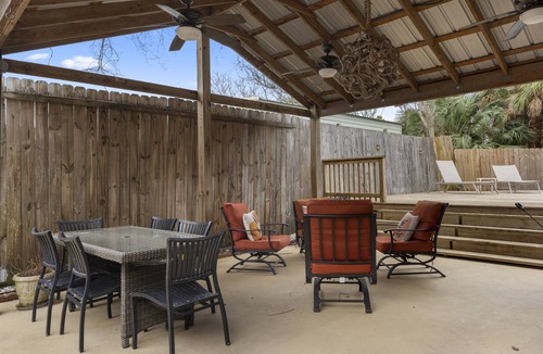 Kiska Beach House | Perfect for Couples! 2 Blocks From Beach. Pet Friendly