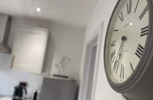 Brierley Hill House | Perfect for Contractors with on site parking