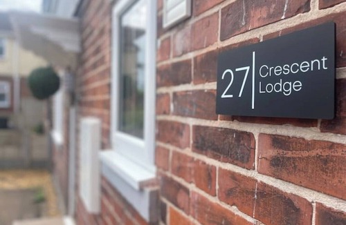 Brierley Hill House | Perfect for Contractors with on site parking