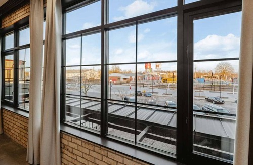 Rogers Apartment | Perfect for Couples-Walk Everywhere-Luxe Apt