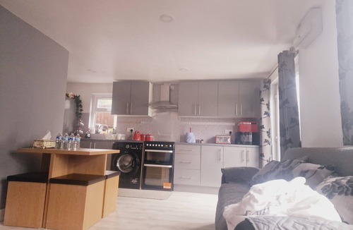 Seisdon Apartment | Perfect for Exploring Birmingham