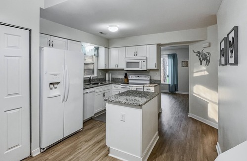 Richmond House | Perfect for Extended Stays! EV Outlet/Fenced Yard/Pet Friendly/Short Pump