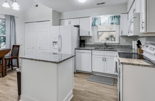 Richmond House | Perfect for Extended Stays! EV Outlet/Fenced Yard/Pet Friendly/Short Pump