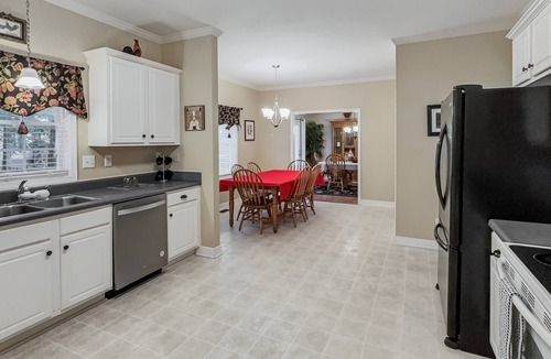 Chester House | Perfect for Extended Stays! Pets Welcome!