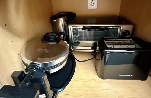 Astrodome Apartment | Perfect for extended stays in Houston med center. 30+ night stays I Free parking