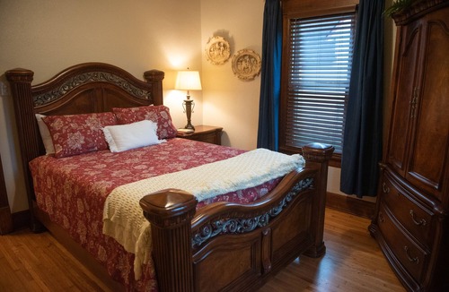 Winterset House | Perfect for Families, Friends, and Getaways!