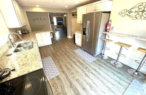 South Haven House | Perfect for Family - HEATED POOL thru early Oct, WALK to Downtown/Beach, HOT TUB