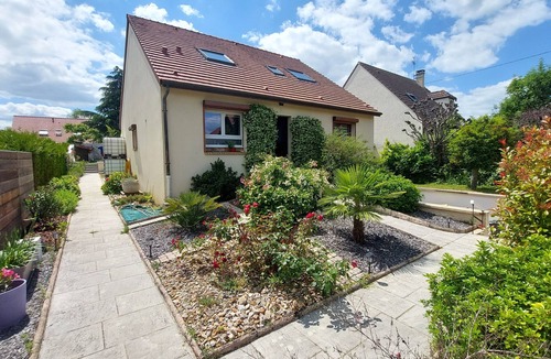 Verneuil-sur-Seine House | Perfect for The Olympics access n- House with 4 rooms