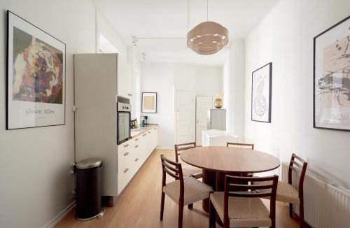 Copenhagen City Centre Apartment | Perfect for Friends & Families 2 Bedroom Apartment in CPH