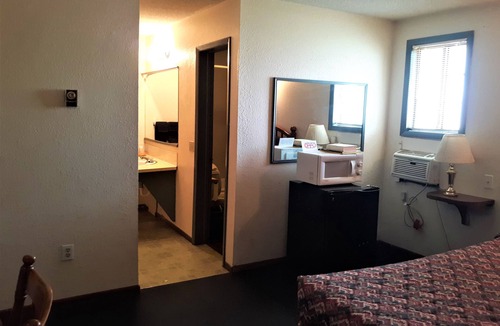 Cheyenne Wells House | Perfect for Groups! Pet-friendly Property, with Free Parking Onsite