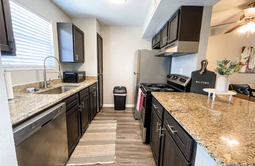Northwest Corpus Christi Apartment | Perfect for Group! 2BR, 2BA with Pool!