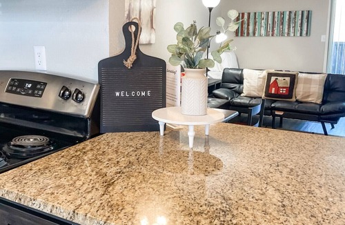 Northwest Corpus Christi Apartment | Perfect for Group! 2BR, 2BA with Pool!