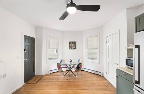 Providence Apartment | Perfect for Groups! 3BR★Chic & Modern APT near DT!